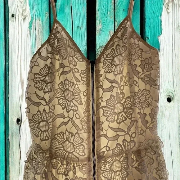 Chic Creme Front Zip Dress - Size Small (B10) - Picture 5 of 7